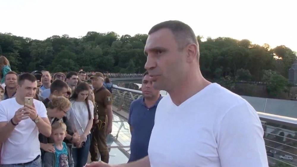 Кличко выложил видео треснувшего в Киеве моста
