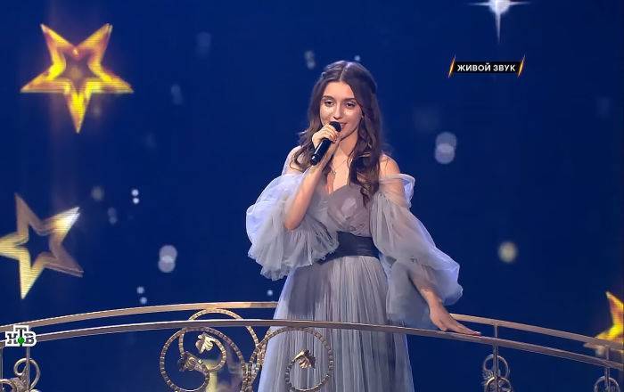 Александра Панкратова пронзительно исполнила в финале "Ты супер!" песню Арно Бабаджаняна