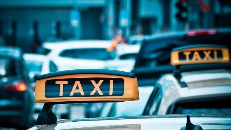 Таксистам могут запретить работать на машинах старше семи лет