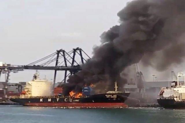 Названа причина взрыва на судне в порту Таиланда