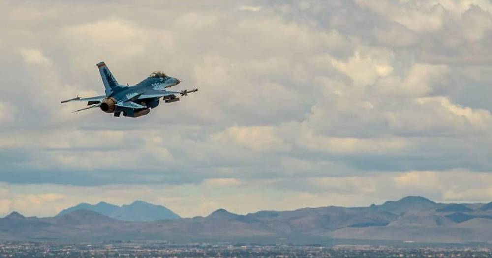 F-16, перекрашенный в&nbsp;Су-57, показали на&nbsp;видео
