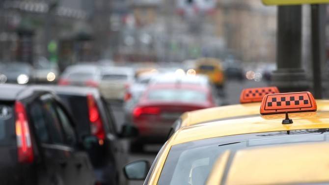 ГосДума запретит водителям такси работать сверхурочно