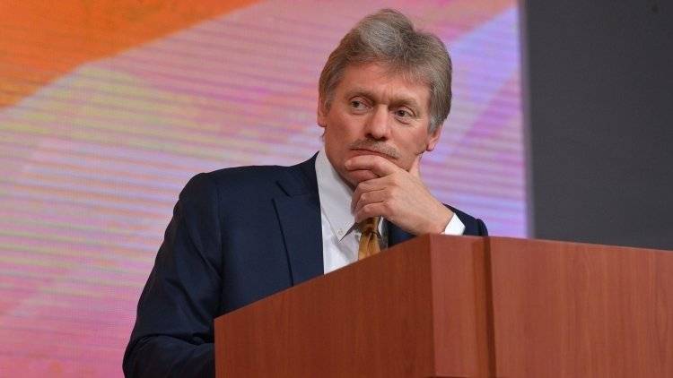 Песков отказался комментировать слухи по поводу отставки Суркова