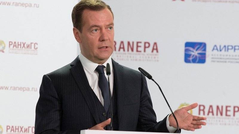 Визит Медведева в Киргизию состоится в августе этого года