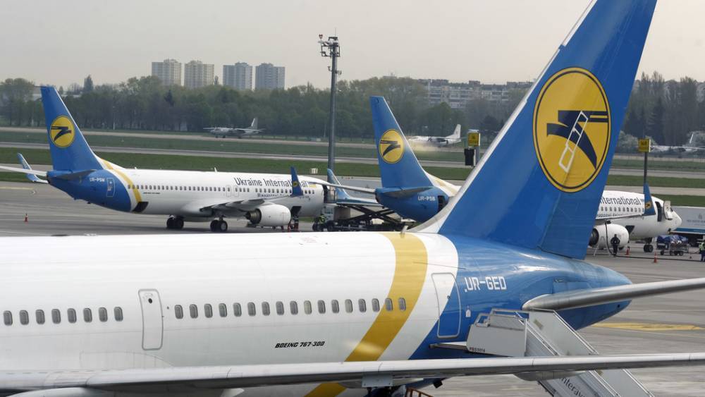 "Все выходим, самолёт без вас улетел": Украинская авиакомпания забыла 30 пассажиров в автобусе