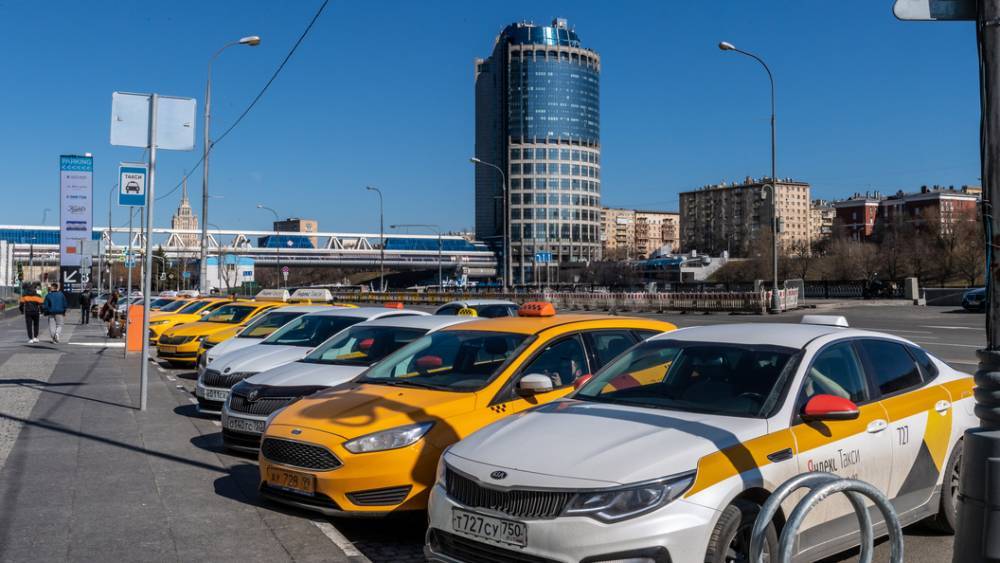 Водителям позволят поспать: Депутаты хотят следить за режимом дня такси при помощи ГЛОНАСС