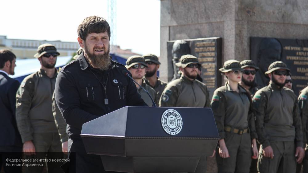 Кадыров поздравил жителей Петербурга с Днем города