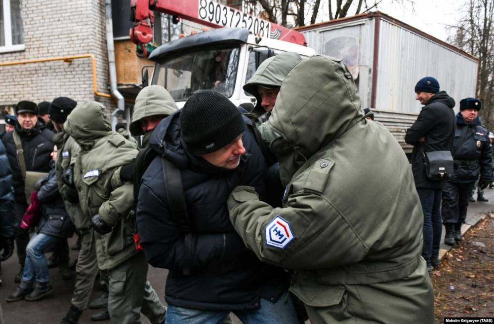 В Москве задержаны 8 противников строительства дома в сквере