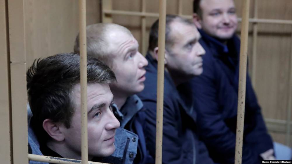 Кремль: судьбу украинских моряков должен решить российский суд
