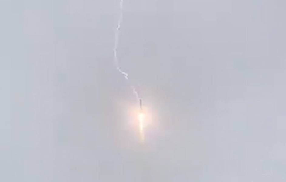 В ракету-носитель "Союз-2.1б" ударила молния