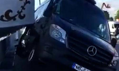 Петербургский парусник «Мир» протаранил Mercedes в Германии
