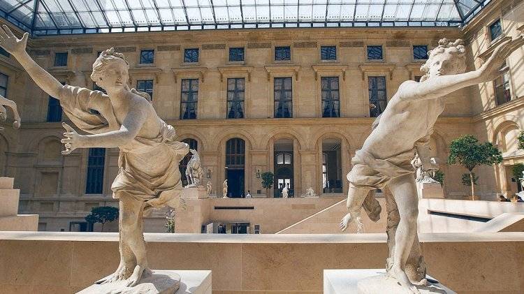Лувр закрыли для посетителей из-за забастовки сотрудников
