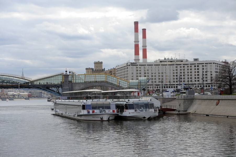 В Москве два теплохода задели друг друга из-за сильного ветра