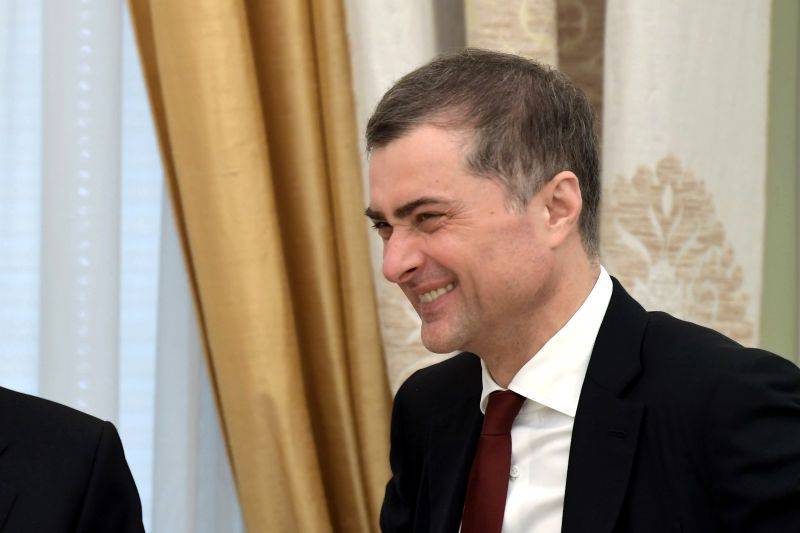 Кремль опроверг отставку Суркова