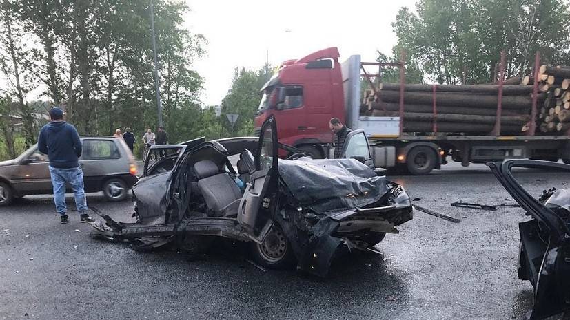 В Татарстане произошло ДТП с участием фуры и пяти автомобилей