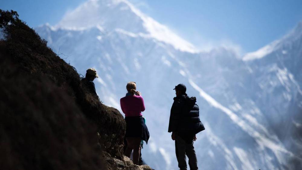 Кто крайний?: Чтобы подняться на Эверест альпинисты стоят в очереди из 300 человек