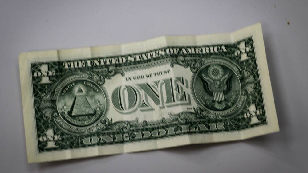 Доллар променяли на золото: Эксперт объяснил, зачем Россия сливает "американцев"