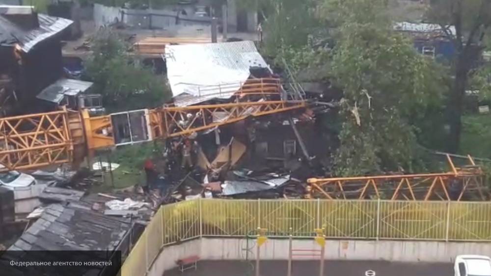 В Сети появилось видео с места обрушения строительного крана на жилой дом в Перми