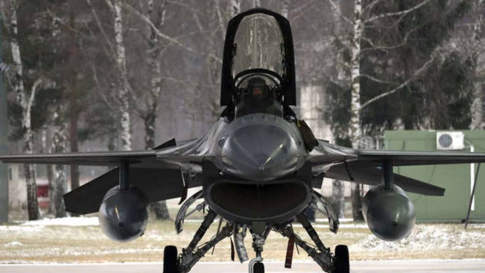 "Гадюка" совершила первый полет: ВВС США показали на видео F-16, замаскированный под Су-57