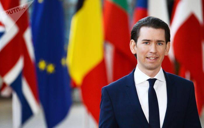 В Австрии парламент вынес вотум недоверия канцлеру Себастьяну Курцу