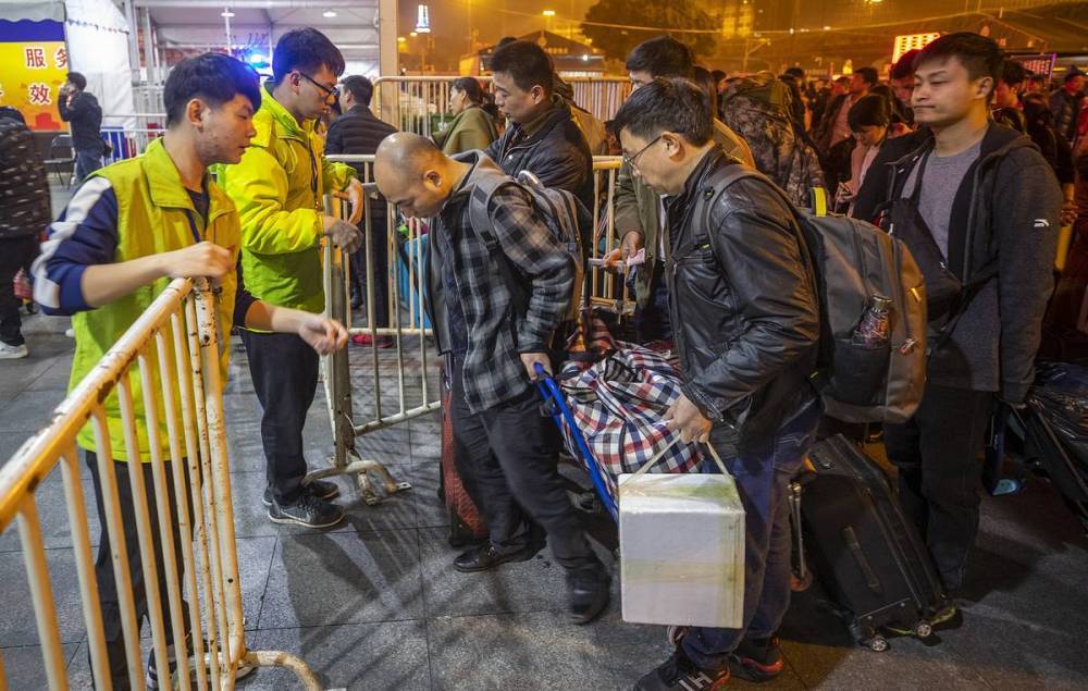 Китай будет выборочно проверять сотовые при въезде через Гуанчжоу