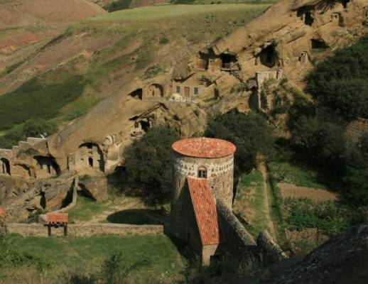Баку: Комплекс Давид-Гареджи является территорией Азербайджана
