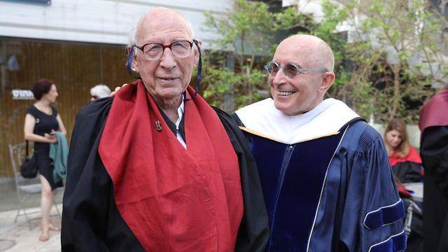Рекорд Израиля: житель Хайфы защитил докторскую в возрасте 90 лет