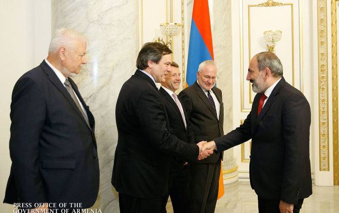 Пашинян обсудил с сопредседателями МГ ОБСЕ реализацию достигнутых в Вене договоренностей