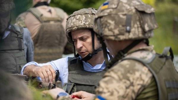 Зеленский впервые в статусе президента Украины приехал в Донбасс
