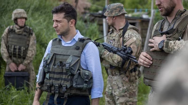 Зеленский посетил командный пункт ВСУ в Луганске