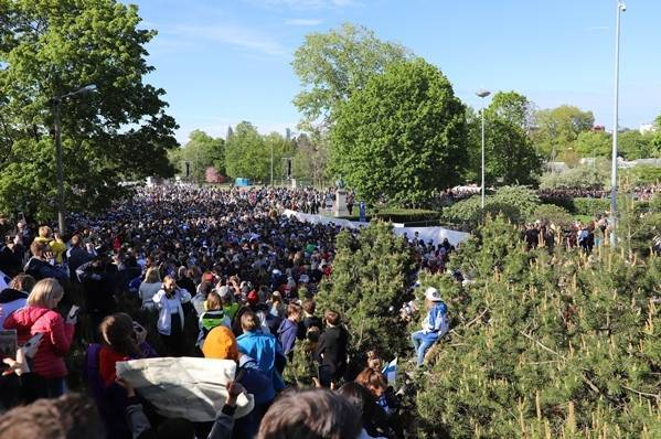 В центре Хельсинки 40 тысяч человек встретили хоккейную сборную Финляндии