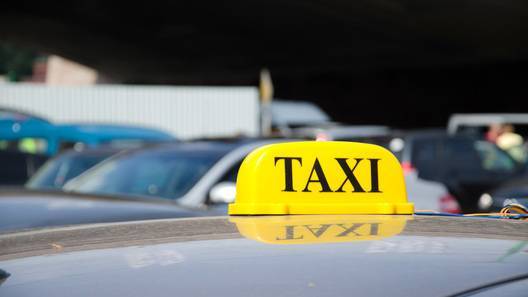 Госдума намерена взять таксистов в ежовые рукавицы: мало не покажется