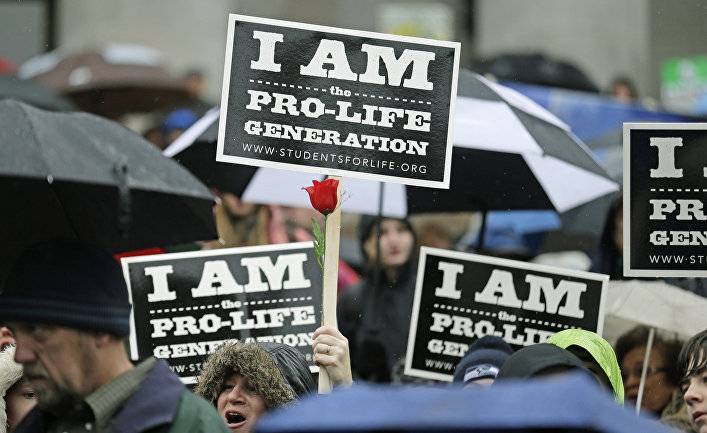 Respekt (Чехия): движение против абортов набирает обороты не только в Америке. В сторону ультраконсервативных ценностей склоняется и Европа