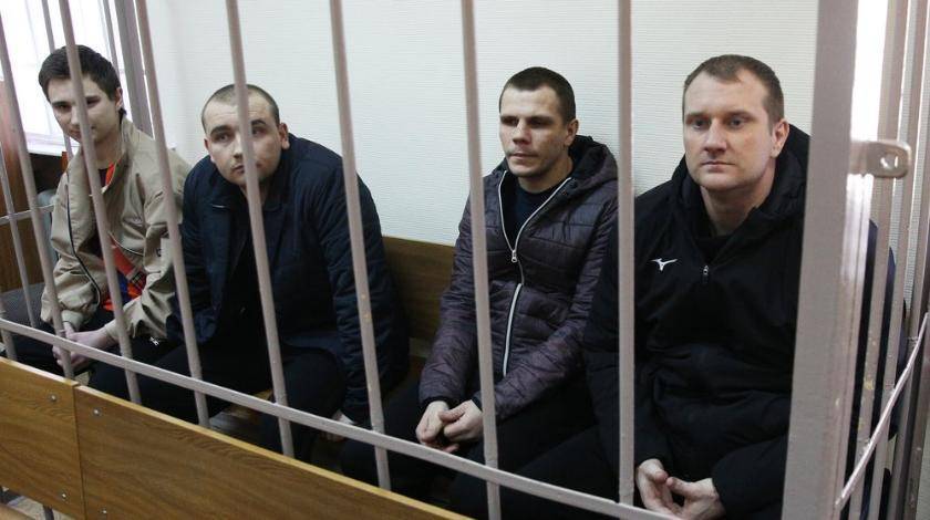 В Киеве потребовали назвать время и место выдачи арестованных моряков