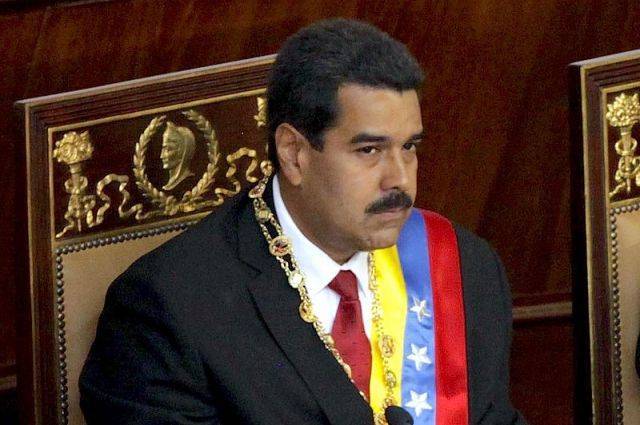 Мадуро заявил, что суда с топливом и продуктами не пускают в Венесуэлу