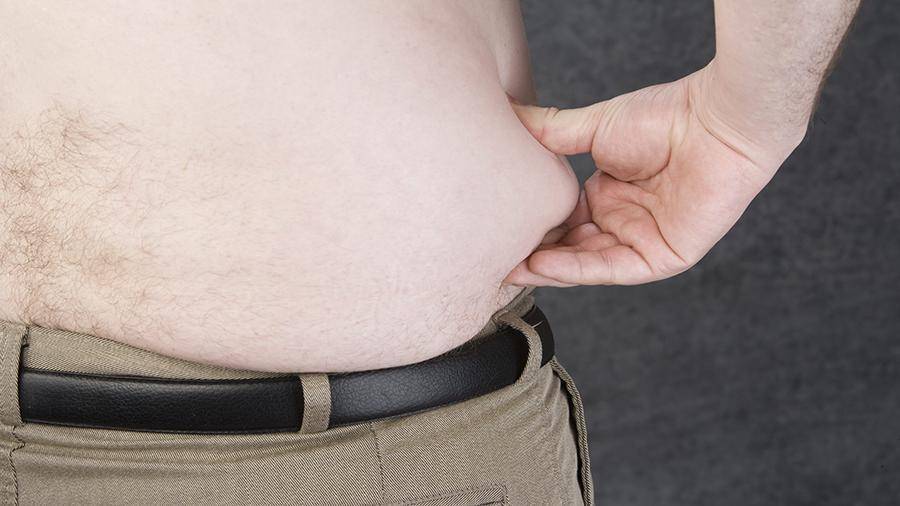 Названы основные причины ожирения у мужчин в России