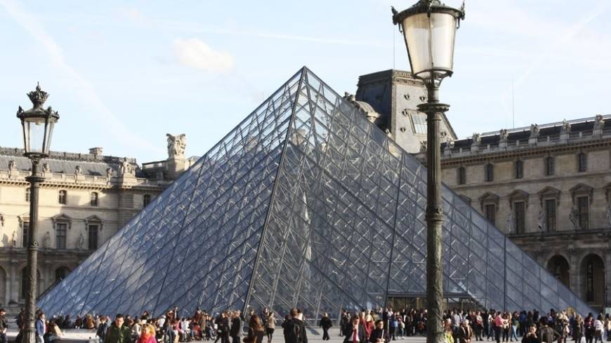 Французский Лувр закрыли из-за забастовки сотрудников