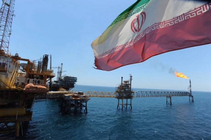 СМИ: власти Китая перестали закупать нефть в Иране