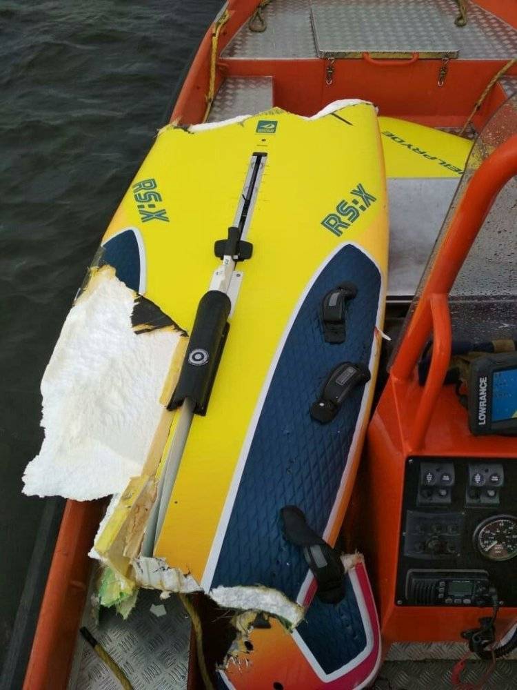 Серфингист погиб в акватории Финского залива