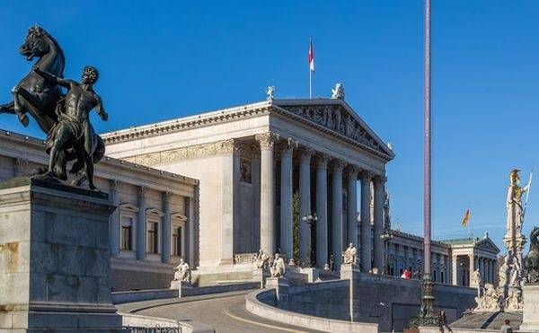 Глава Минфина Австрии возглавит переходное правительство