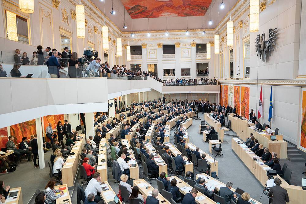 Парламент Австрии вынес вотум недоверия правительству Себастьяна Курца