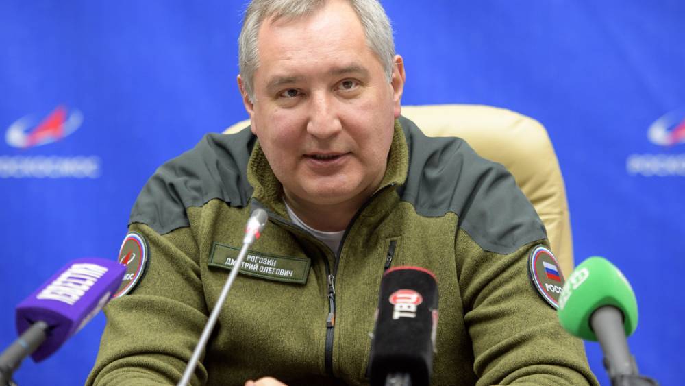 Дело не в престиже: Рогозин отказался от лунной гонки по американскому сценарию