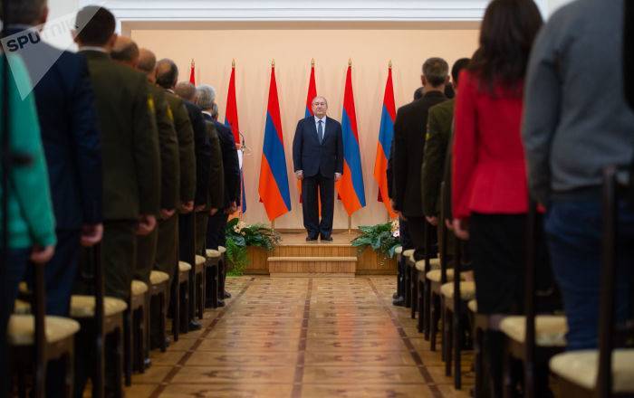 Армении нужна единая национальная повестка – президент поздравил с Днем Республики