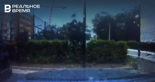 В Сети появилось видео падения крана на жилые дома в Перми