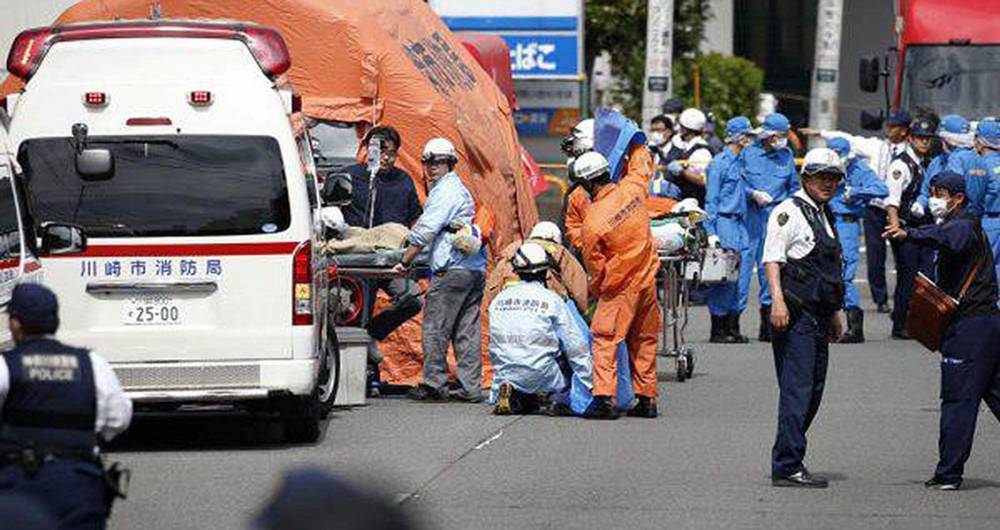 Мужчина устроил резню на автобусной остановке в японском городе Кавасаки