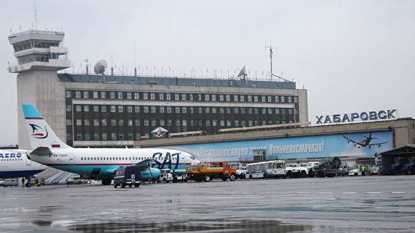 Аэропорт Хабаровска эвакуировали после сообщений о минировании