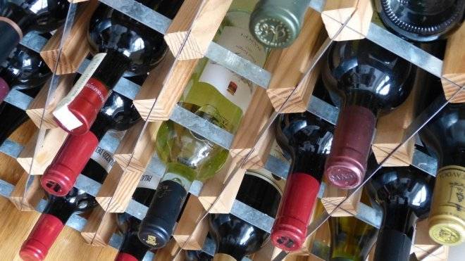 Кабмин РФ ввел запрет на закупку импортных вин госучреждениями