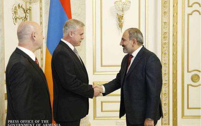 Армения готова работать с ОДКБ в атмосфере диалога – Пашинян принял Зася