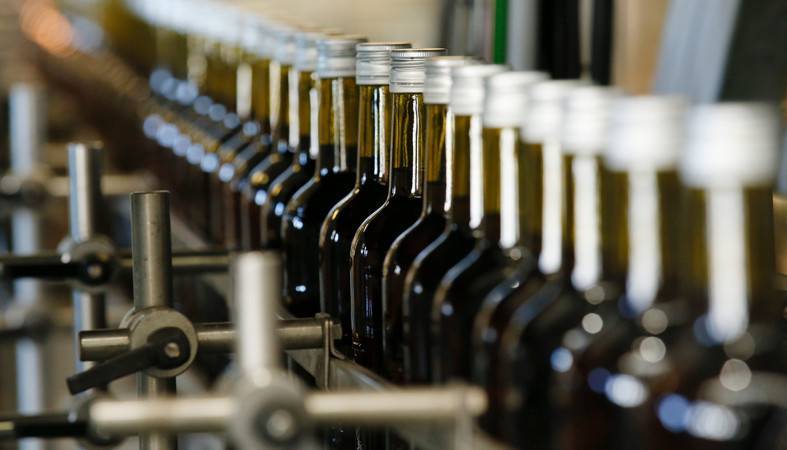 Государственным учреждениям запретили покупать импортное вино