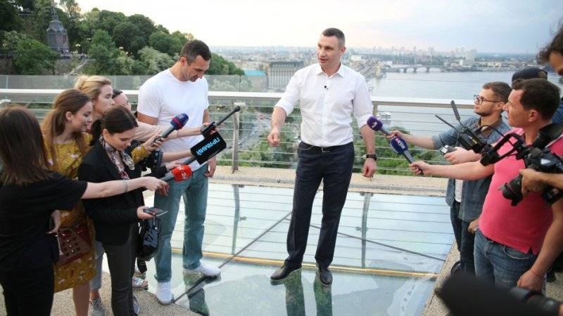 «Мост Кличко» прославился новой поломкой